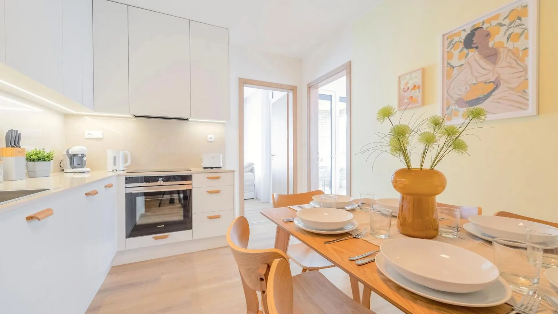 Bright 2Br - 4Th Floor, Balcony, Free Parking By Gravity Prague Lejlighed
