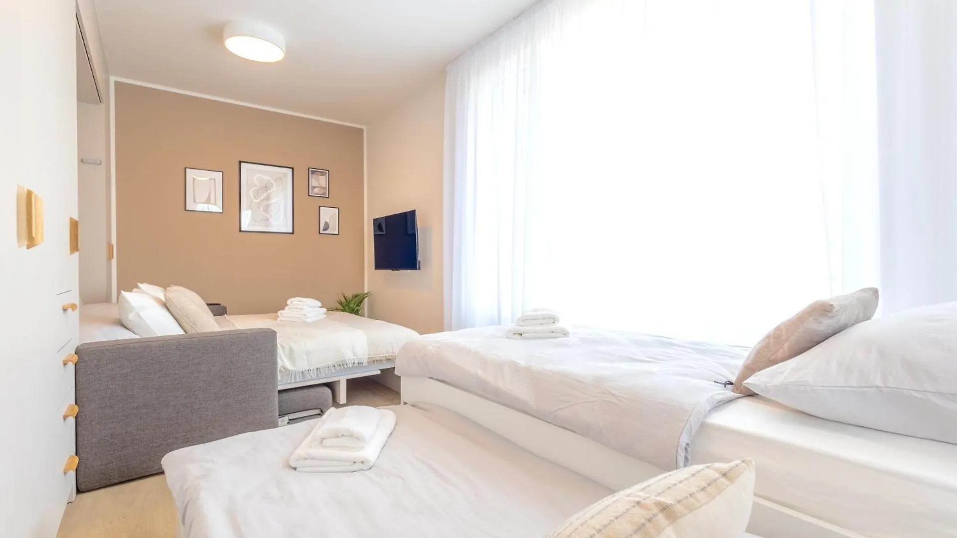 Bright 2Br - 4Th Floor, Balcony, Free Parking By Gravity Prague Lejlighed 0*,