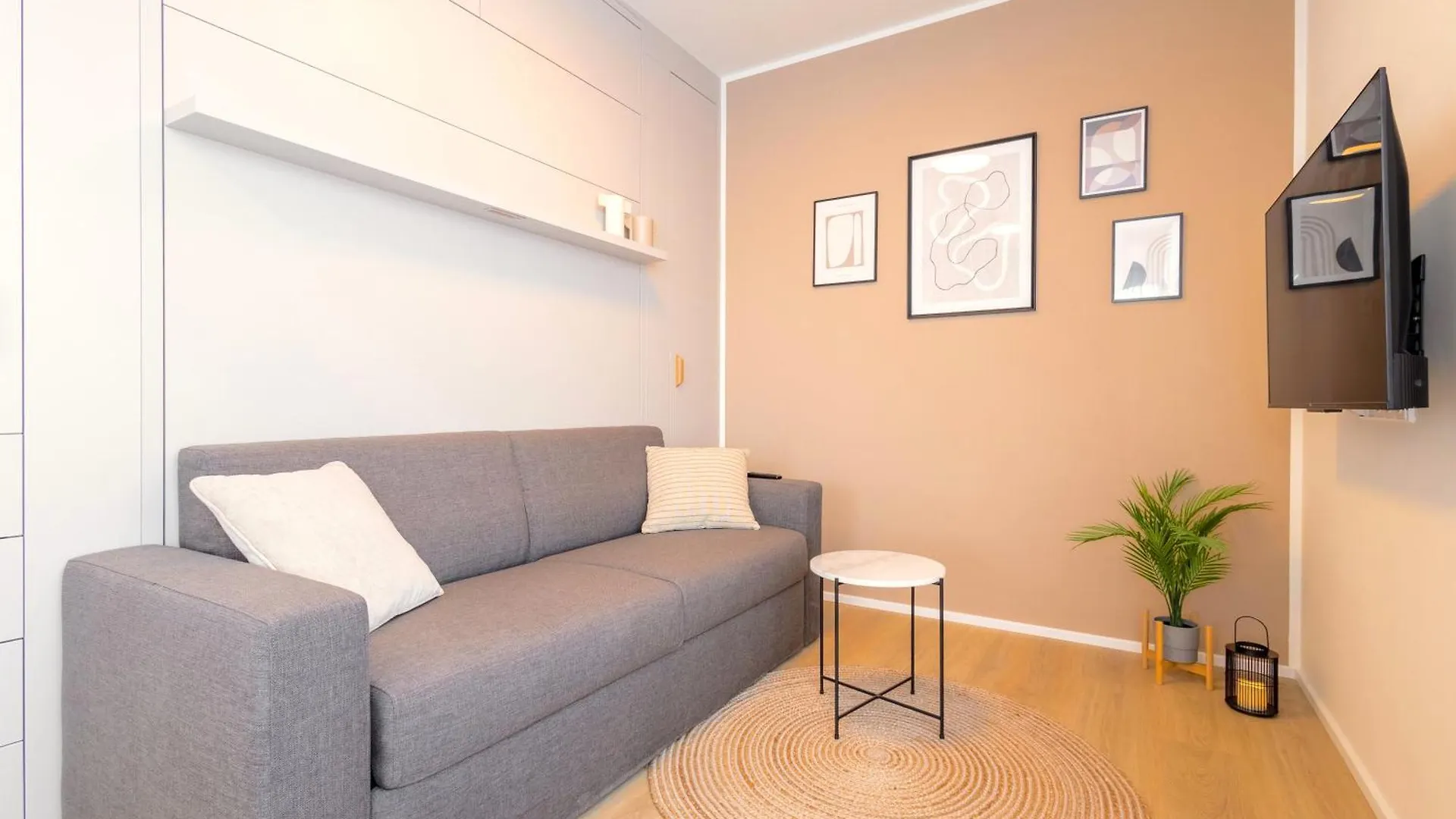 Bright 2Br - 4Th Floor, Balcony, Free Parking By Gravity Prague Lejlighed