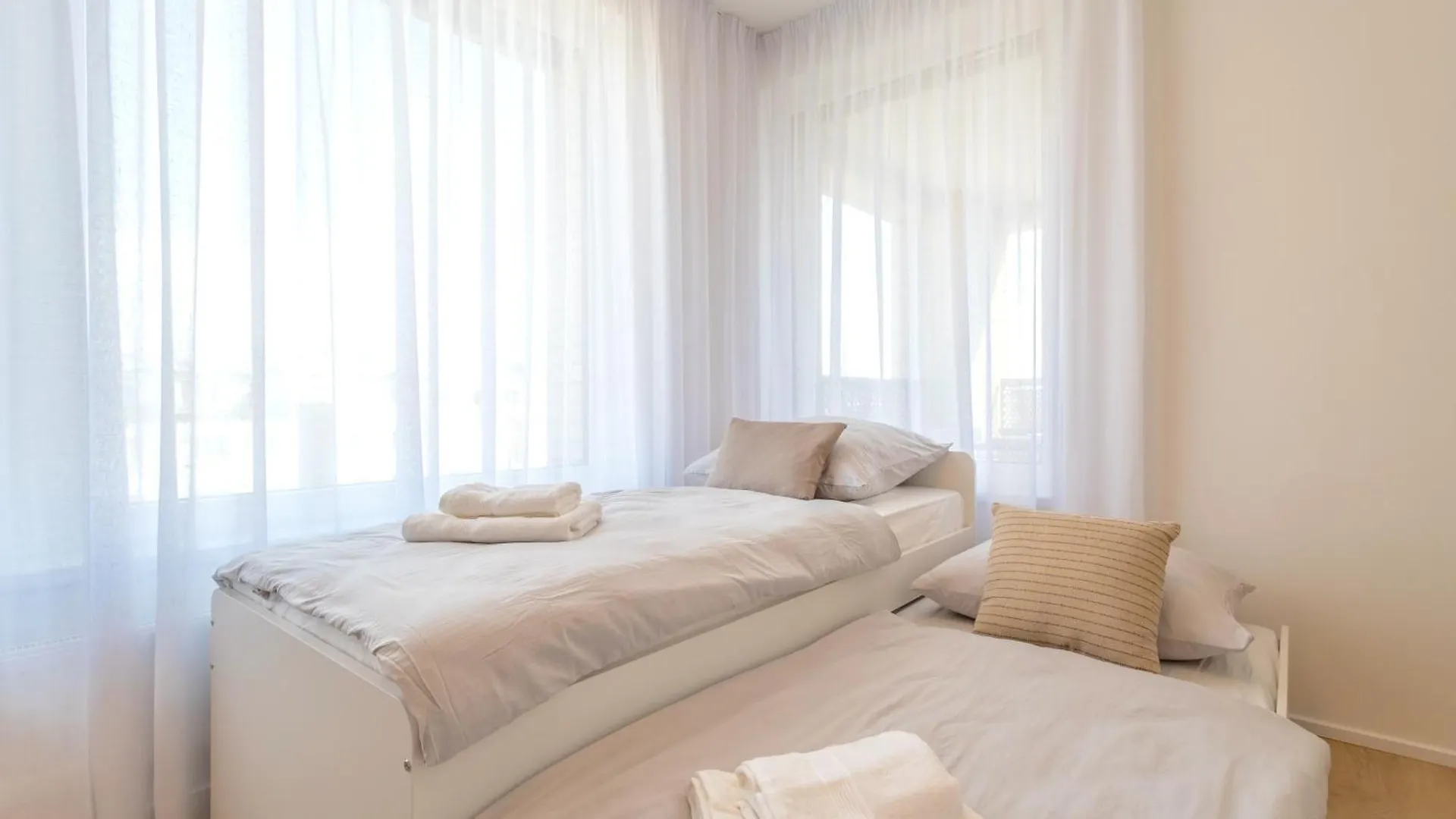 Bright 2Br - 4Th Floor, Balcony, Free Parking By Gravity Prague Lejlighed