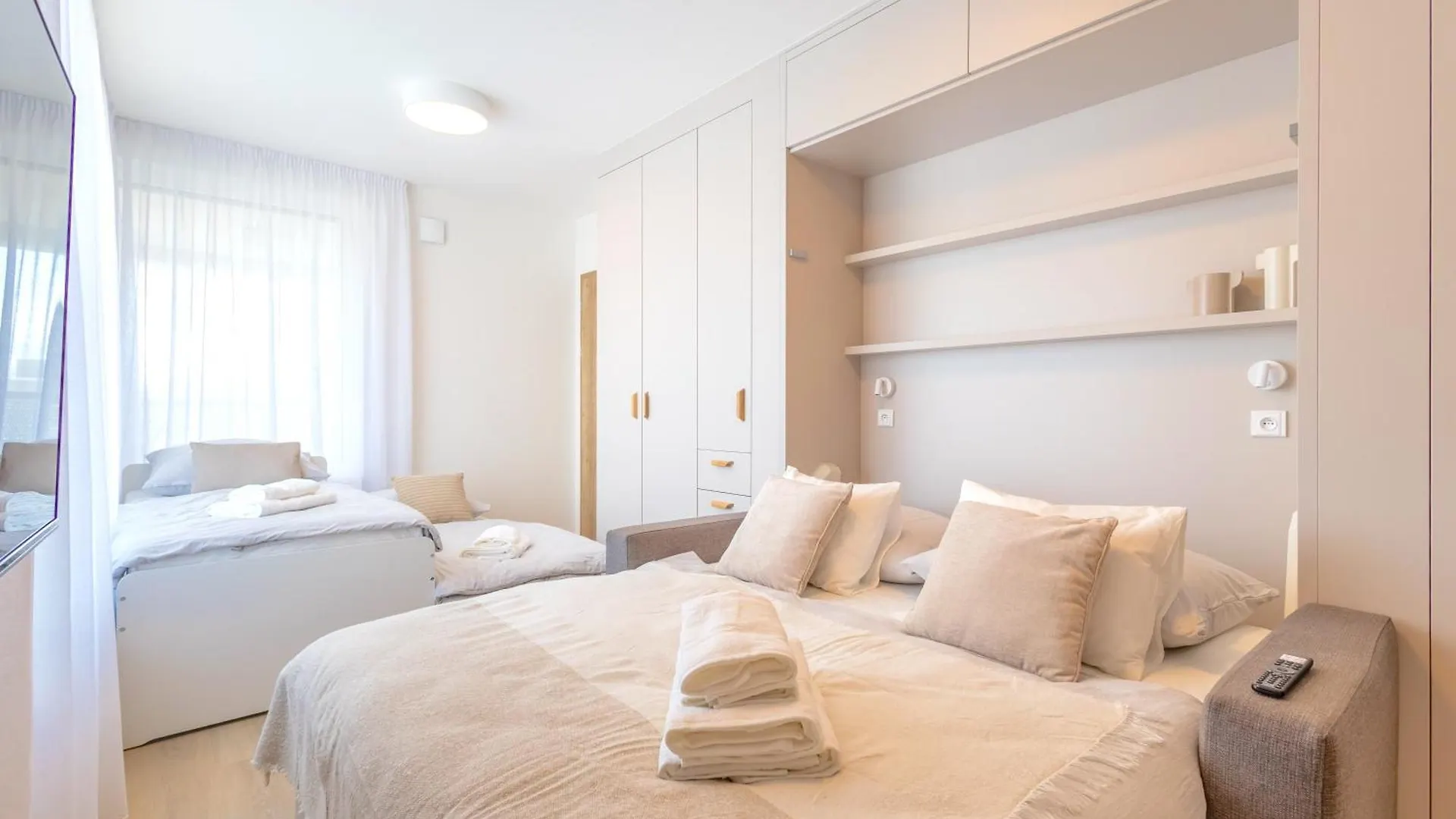 Bright 2Br - 4Th Floor, Balcony, Free Parking By Gravity Prague Lejlighed