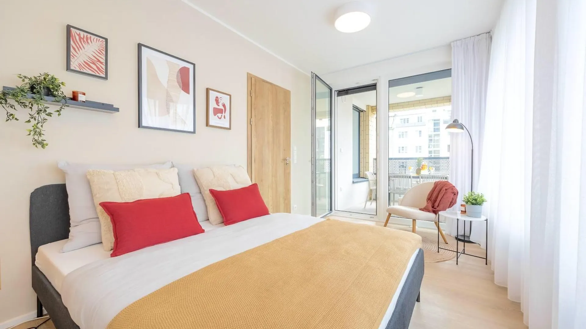 Bright 2Br - 4Th Floor, Balcony, Free Parking By Gravity Prague location