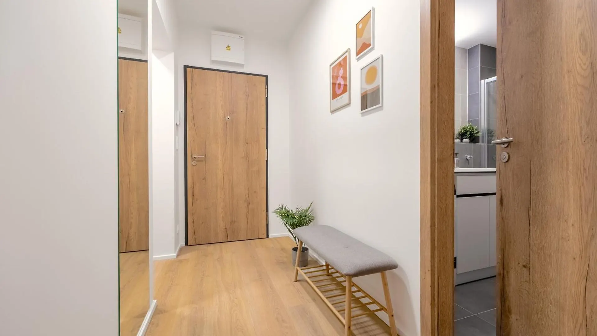 Bright 2Br - 4Th Floor, Balcony, Free Parking By Gravity Prague Lejlighed